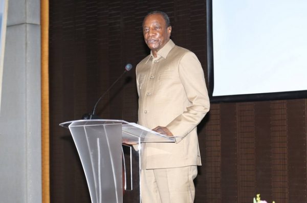 Article : Guin&eacute;e: hu&eacute; par des &eacute;tudiants, Alpha Cond&eacute; se f&acirc;che &laquo;&nbsp;vous &ecirc;tes indignes&nbsp;&raquo;