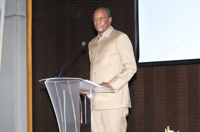 Article : Guin&eacute;e: hu&eacute; par des &eacute;tudiants, Alpha Cond&eacute; se f&acirc;che &laquo;&nbsp;vous &ecirc;tes indignes&nbsp;&raquo;