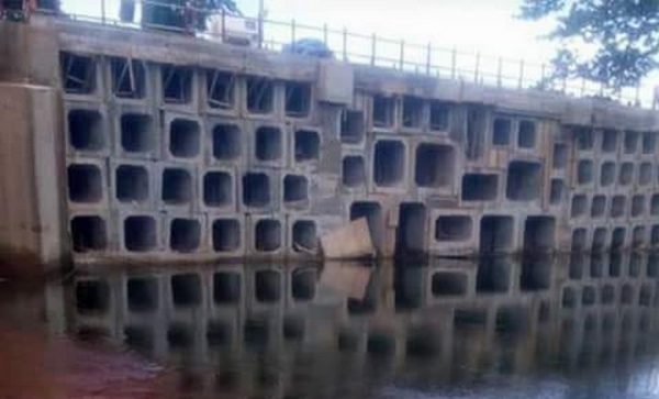 Article : Guin&eacute;e: les images du pont de Linsan r&eacute;nov&eacute; tournent &agrave; la d&eacute;rision